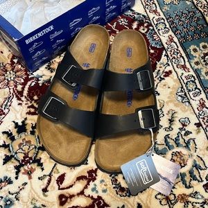 NWT Black Birkenstock Arizona Sandals